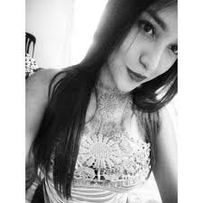 Adela Torres (@adelatz)