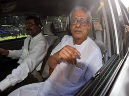 Visuals show unidentified men pelting stones on adhikari's car. Sisir Adhikari Tmc Mp Sisir Adhikari Divested Of Another Post After Son Suvendu Joined Bjp The Economic Times