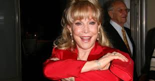 Barbara eden shows you how to get height out the crown without teasing! Fast 50 Jahre Spater Was Wurde Aus Den Bezaubernde Jeannie Schauspielern