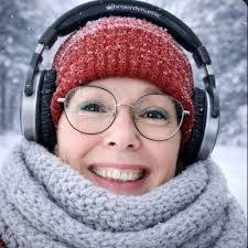 Nieuwslezer Dave Datema en ik mogen 'proefkonijn' zijn in de eerste  uitzending vanuit de gloednieuwe studio van Radio Rijnmond . De laatste  puntjes en bugs eruit halen om komende maand te vlammen