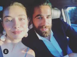 Fox tv'deki 'bana sevmeyi anlat' dizisinin başrol oyuncuları seda bakan ve kadir doğulu, i̇stanbul life dergisi için ortaköy'deki sait halim. New Neslihan Kadir Dogulu Neslihan Atagul Kadir Dogulu Facebook