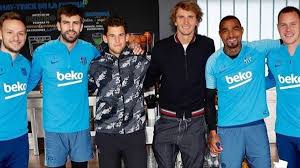 He has been ranked as high as world no. Alexander Zverev Und Dominic Thiem Zu Gast Beim Fc Barcelona Eurosport