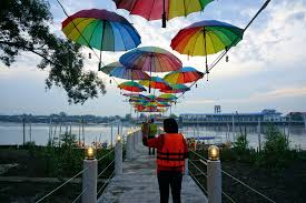 Sebagai salah satu negeri yang paling maju di malaysia, anda pasti akan dapat mencari sesuatu untuk dilakukan di sini sama ada pada waktu siang atau malam. Tempat Menarik Yang Wajib Dilawati Di Kuala Selangor