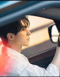 Talking about the romantic drama series 'My Girl' which he starred in with  Lee Da- Hae in 2005,even though Lee Dong Wook doesn't remember much about  the romantic drama any more he