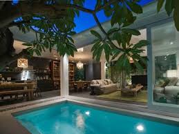 Uma Arvore Uma Casa Nuno Almeida Casas Designs De Piscina Casa Patio