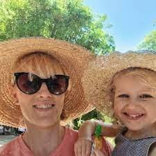 Eboni Hubbard's Instagram, Twitter & Facebook