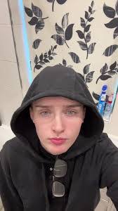 Katelyn Wick's Instagram, Twitter & Facebook