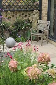 Cool 90 Beautiful Small Cottage Garden Ideas For Backyard Inspiration Https Homespecially Com 90 Be Small Cottage Garden Ideas Courtyard Garden Garden Design