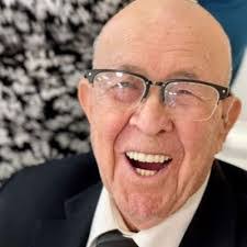 Larry Keil's Instagram, Twitter & Facebook