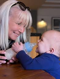 Could any skilled person out there edit the bottle out of this picture? I'd  be very appreciative. 🙏 ❤️