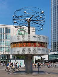 Urania Weltzeituhr Auf Dem Alexanderplatz In Berlin 2015 World Clock Wikipedia Berlin Berlin Germany Berlin City