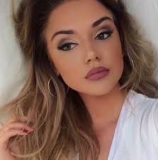 17 Pretty Makeup Looks To Try This Year Makeup Trends Bridesmaid Makeup Pretty Makeup Looks Bridal Makeup