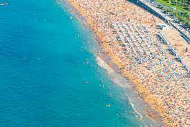 doˈnos̺tia) is a coastal city and municipality located in the basque autonomous community, spain. In San Sebastian Europas Schonster Strand Im Test