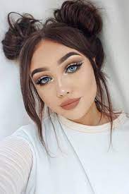 See More Ideas For Your Makeup And Hairstyle To Wear At A Valentine S Day Date Coiffures Romantiques Idee Maquillage Coiffure Maquillage