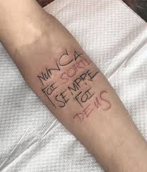 Tatuador, michel prado tem 85% do corpo coberto por tatuagens, chifres implantados, pigmentação nos olhos, dentes alongados e removeu partes das orelhas e do nariz. Escritas Delicadas Blog Tattoo2me