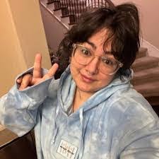 Eva Hull's Instagram, Twitter & Facebook