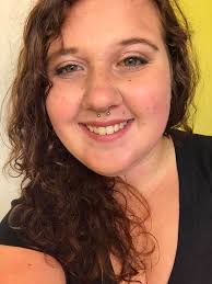 Champagne chills, red bikini thrills. 🍷