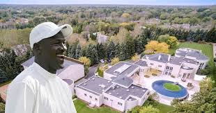 According to the palm beach post and the palm beach county records michael jordan, the famous basketball player, bought this two lots throught his bull & bear llc company. Take A Tour Of Michael Jordan S 56 000 Square Foot Mansion In Chicago That S Been On The Market For 8 Years And Why He Can T Sell It