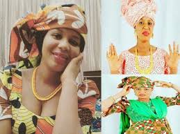 Littafin batsa na cin durin goggo daga malamin gindi. Labaran Batsa Luwadi An Tabbatar Da Dokar Auren Yan Luwadi Da Madigo A Amruka Luwadi Zallah Shin Taba Nonon Mace Yan Deann Condello