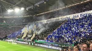 Darstellung der heimbilanz von fc schalke 04 gegen eintracht frankfurt. Choreo Fortsetzung Pyro Auseinandersetzungen Auf Schalke Faszination Fankurve