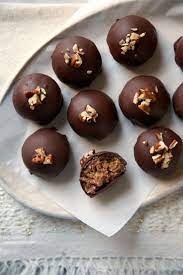 These Festive Truffles Combine The Rich Flavors Of Pecan Pie Under A Thin Layer Of Smooth Chocolate Like Traditional Desserts Rum Balls Holiday Recipes Gifts