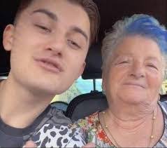 Sandy Mancia's Instagram, Twitter & Facebook