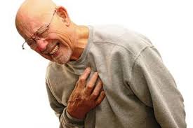 Durerea din capul pieptului poate apărea la orice vârstă și este descrisă de către bolnavi drept fiind o presiune toracică intensă, o senzație de arsură sau una de plenitudine. SimÅ£i O GhearÄƒ In Piept Primul Lucru Pe Care Trebuie SÄƒ L Faci De UrgenÅ£Äƒ