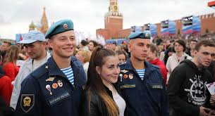 Твердо стоят на земле, но всегда устремлены в небо — это о них. Den Vdv 2 Avgusta 2019 Pozdravleniya I Meropriyatiya Istoriya Prazdnika