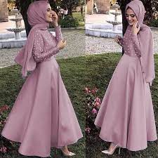 Tekstur permukaan dari kain satin ini sangat halus, lembut dan tampak glossy. Model Baju Pesta Kain Satin Polos Gaya Ootd