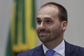 3 filho do atual presidente do brasil, jair bolsonaro, é deputado federal pelo estado de são paulo desde 2015. Son Of Brazil S Bolsonaro Gives Up On Being Ambassador To Us