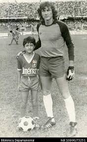 Davide,falcioni,arquero, italia, futbol italia,clubes de italia,jugadores de italia,ligas sudamericanas,argentinos por el mundo, goles davide falcioni. Julio Cesar Falcioni Arquero Del America De Cali Con Nino Hincha Biblioteca Digital Universidad Icesi