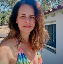 Cos'è un rito se non il piacere di perpetuare il tempo e lo spazio nelle  piccole cose che sono e fanno vita? #fotodirito #fichi #estate  #ifichifannoestate #lacasadelmare