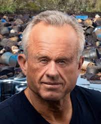 this is what it looks like when you see someone not wearing their glasses 🤓