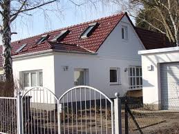 Dach Mit Roten Ziegeln Eingedeckt Durch Die Andreas Radestock Dachdeckerei Bauklempnerei In Berlin 12203 Dachdecker Com Haus Plane Haus Bauen Dachdecker