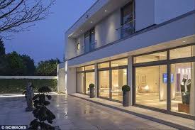 Zayn Malik And Perrie Edwards Put London Love Nest On The Market House Celebrity Houses New Homes For Sale