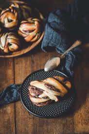 Petites Brioches Au Chocolat Recette Tangerine Zest Recette En 2020 Brioche Chocolat Petite Brioche Brioches