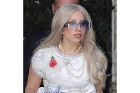 With no physical location and no way to see the player (lady gaga) poker face sungha jung tabs face to face, a casino must find a compelling reason for you to make a deposit to try out their games, and the most common way to do so is to give you a significant match play. Lady Gaga Wird Erneut Patentante Fur Elton John