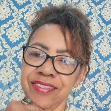 Vamos dar os parabéns a esta linda piloto negra que se aposenta da United  Airlines após 34 anos ✈️ Theresa Claiborne, que uma vez fez história como a  primeira mulher piloto afro-americana