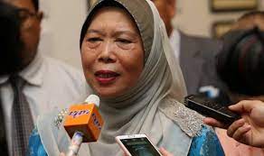 Umurnya sudah 21 tahun, tetapi tingkah lakunya masih ~. Pindaan Akta Kanak Kanak Tingkat Perlindungan