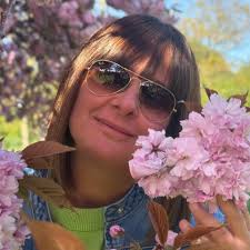 So scammers can post pics of other people's dogs but I can't comment about  it?