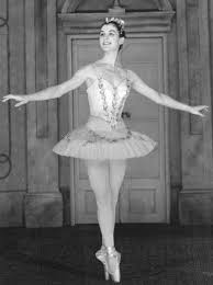 Carla fracci, una delle ballerine più brave e note che l'italia abbia mai avuto, regina di palcoscenici mondiali, nasce a milano il 20 agosto 1936. Nel Dicembre Del 1956 La Grande Occasione Carla E Scelta Per Sostituire La Prima Ballerina Violetta Verdy Fotografia Di Balletto Ballerine Classiche Ballerina