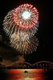 Fireworks Explode Over The Mississippi River On Monday During A Rescheduled Red White Boom Display John Schultz Quad C Red White And Boom Quad Cities Red