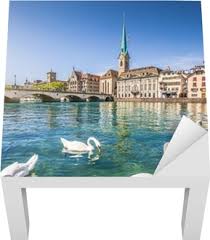 Medienkonferenz «entwicklung der kriminalität im kanton zürich 2020» der kantonspolizei zürich. Fototapete Historische Stadtzentrum Von Zurich Mit Der Fraumunsterkirche Und Schwane Auf Dem Fluss Limmat Kanton Zurich Schweiz Pixers Wir Leben Um Zu Verandern