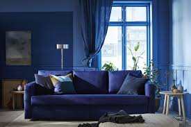 Sofa am tag, doppelbett bei nacht: Aktuelle Blautone Und Farbmuster In Der Raumgestaltung 2020 Bettsofa Sofa Aus Palletten Mobelideen