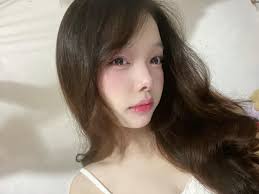 Hi guys please help...what can I use to finish these white dots