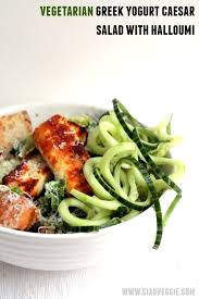 Greek Yogurt Caesar Salad With Halloumi Recette Salade Cesar Salade Recette Vegetarienne