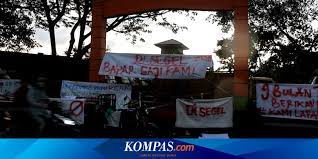 Pegawai yg pensiun tmt 1 juni 2019 atau sebelumnya, pembayaran pensiun 4. 9 Bulan Gaji Petugas Kebersihan Tak Dibayar Armada Disandera Hingga Kantor Dlh Disegel 3 Hari Halaman All Kompas Com