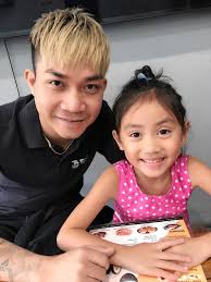 Mười mấy tuổi đã có xe hơi, "học đòi" anh trai chơi cổ phiếu năm 2008, ca  sĩ Phạm Khánh Hưng trắng tay "phút chốc"