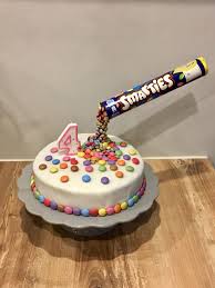 Schwebender Smartieskuchen Backen Kindergeburtstag Motivtorten Kleiner Kuchen