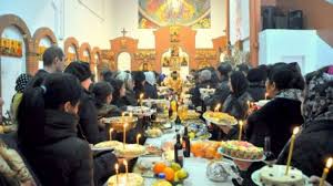 Moșii de iarnă sau pomenirea morților este o rânduială a bisericii ortodoxe române în care se face pomenirea celor trecuți la cele veșnice. Mosii De Iarna 2018 Traditii Si Obiceiuri Romania Country
